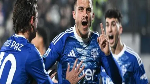 “火箭大胜马刺12分，队员表现各异：三甲、三中、三弱”